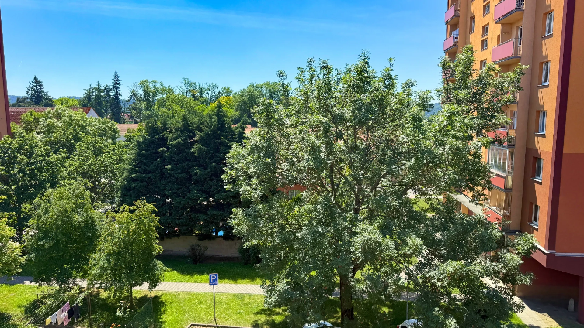 Výhled do zeleně z bytu 3+1, Lipník nad Bečvou