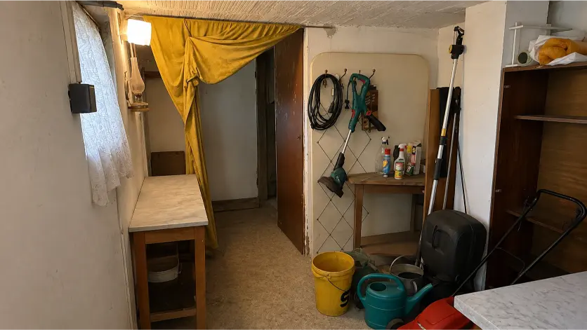 Interiér chaty – vstupní chodba se zázemím