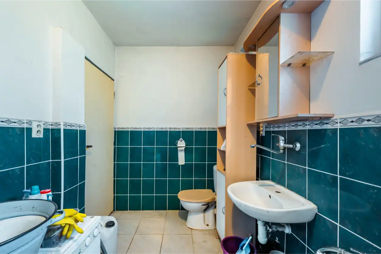 Koupelna s WC a umyvadlem