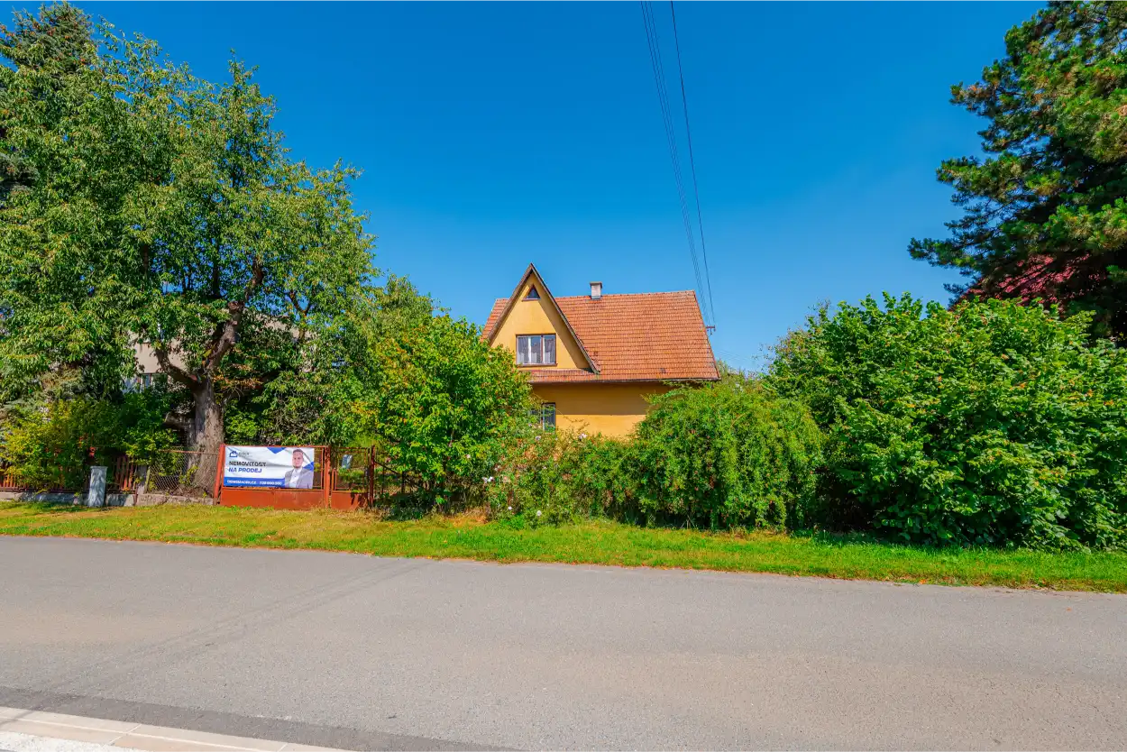 Rodinný dům Jablůnka 351 – pohled z ulice