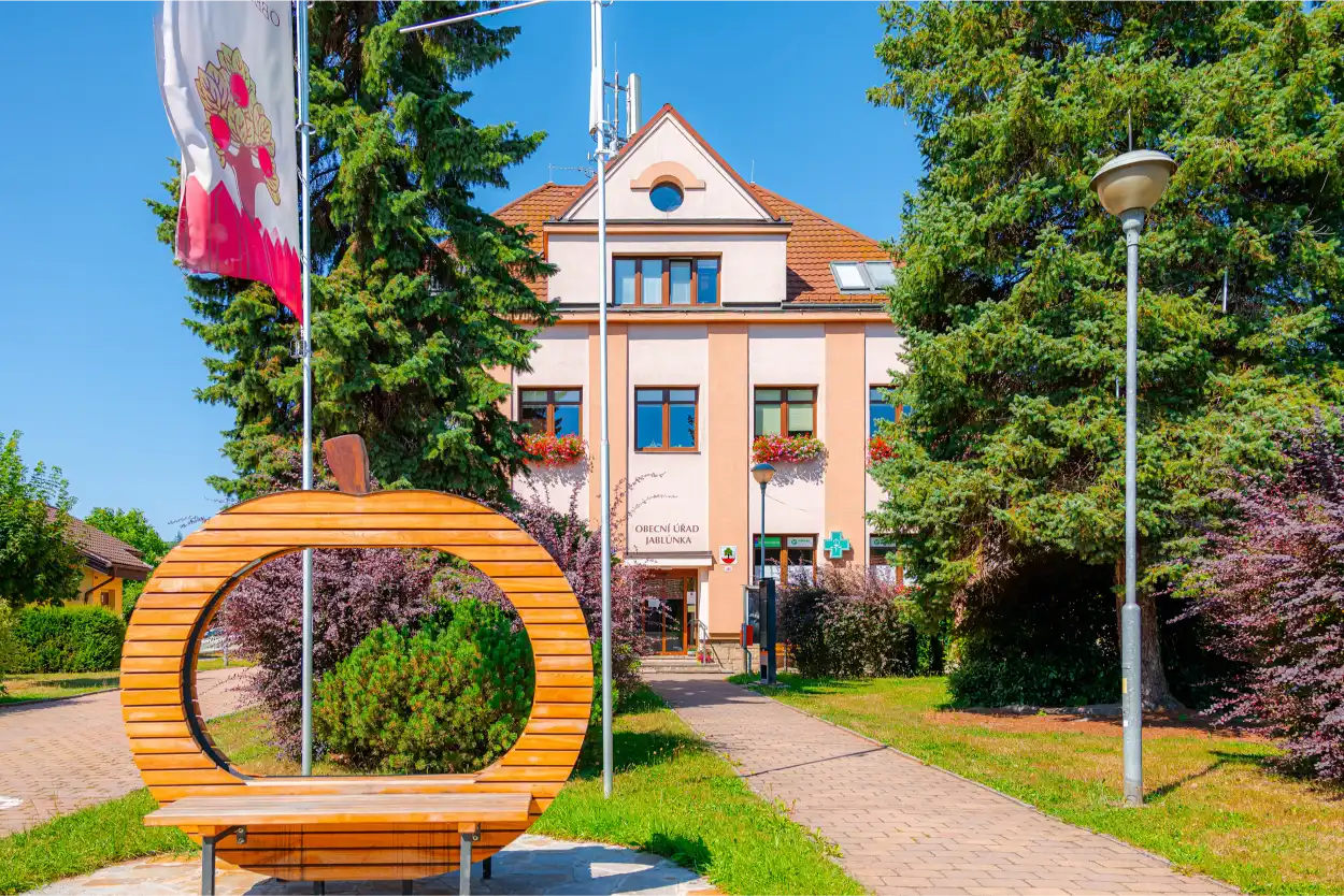 Obecní úřad Jablůnka – občanská vybavenost v obci