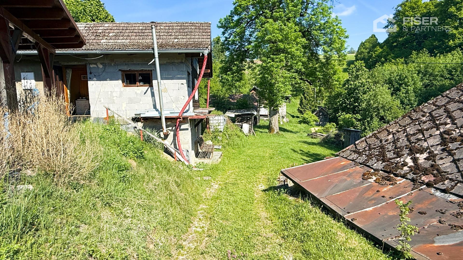 Pozemek u chaty s výhledem do údolí